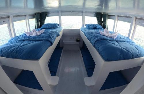 Labuan Bajo Boat Rental | Bajo Familia
