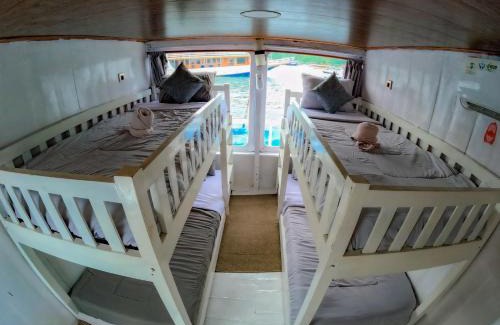 Labuan Bajo Boat Rental | Bajo Familia
