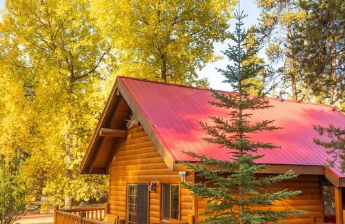 Lake Louise Cabin | Baker Creek | Queen Cabin