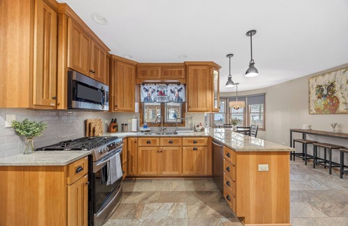 Manhattan House | Baker Hill, A Country Getaway for the Whole Family!