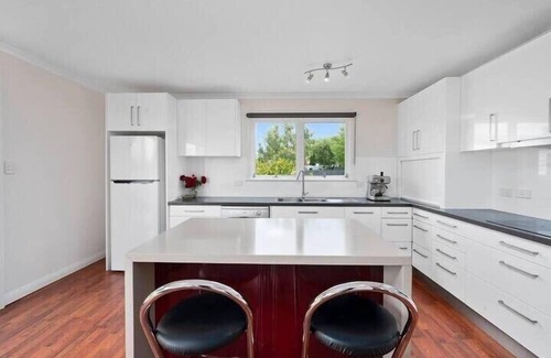 Richmond House | "Baker's Cottage" in Historic Richmond, Sleeps 6.