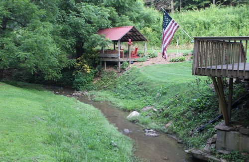 Crumpler Cottage | Baker's Cottage - Relax in this quiet mountain cottage by the creek.