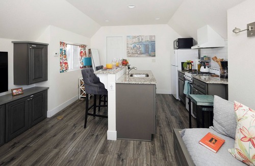 Baker Apartment | Baker Studio-Fast WiFi, Kitchen, W/D