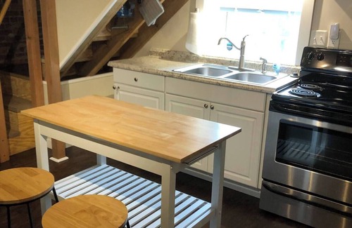 Morgantown Cottage | Bakers Ridge Loftn - Near WVU Evansdale Campus, hospitals, stadium, & coliseum