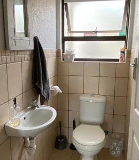 L'Agulhas House | Bakgat Stay - Seafront 7-sleeper holiday home