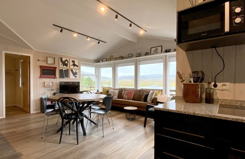 Selfoss House | Bakkakot lodge with beautiful scenic view over the river Sog