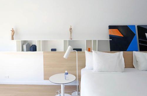 Bal Harbour Apartment | Bal Harbour Apartment with Pool Beach Service & Free Parking in Miami's Best Neighborhood