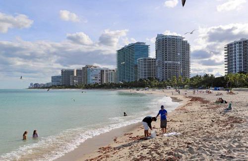 Bal Harbour Apartment | Bal Harbour Apartment with Pool Beach Service & Free Parking in Miami's Best Neighborhood
