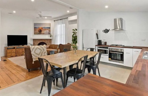 Ballarat East Cottage | BAL019 · Prairie Cottage—An Idyllic Ballarat Family Retreat