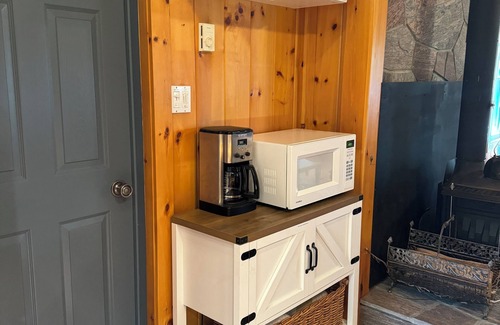 Bala Cottage | Bala-Retreat MUSKOKA - Walk to town/Sunsets/Sunny dock/Turnkey/Pet friendly