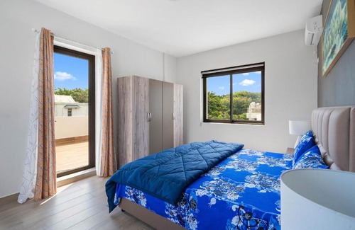 Balaclava House | Balaclava Star, luxury 5BR villa with pool by IHR