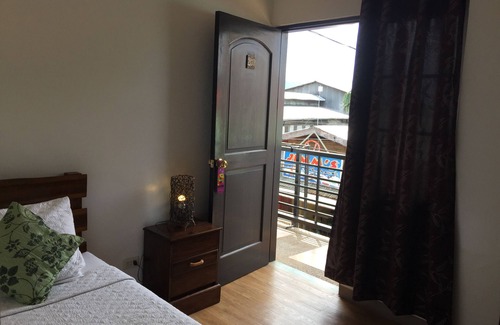 Coron Town Proper Bed & Breakfast | Balaibinda Lodge