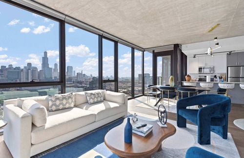 West Loop Apartment | Balance Work,Relaxation&vibrant city life|The Dada