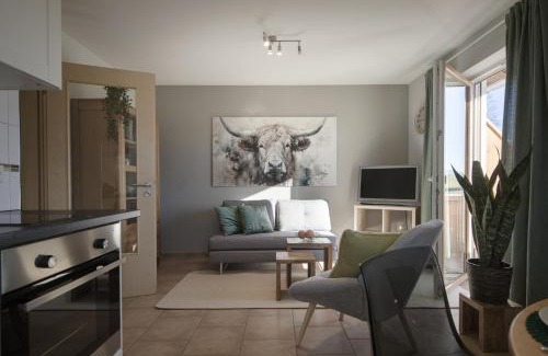 Eurasburg Apartment | BALANCED Apartments, Ferienwohnungen vollausgestattet, ruhig, idyllische ländliche Lage, Nähe A95, zwischen Bad Tölz und München, 5-Seenland, Küche, Tageslichtbad, Sonnenbalkon, direkter Parkplatz, Wifi