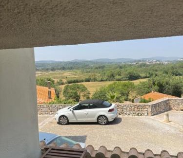 Balaruc-le-Vieux Apartment | Balaruc Le Vieux Superbe studio dans maison médiévale avec terrasse et vue lagune de Thau