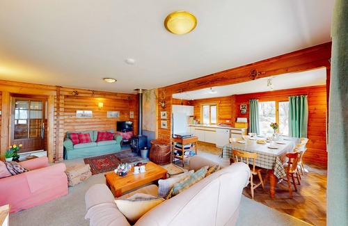 Kingussie Cottage | Balbeag Cottage - Pet friendly Log Cabin