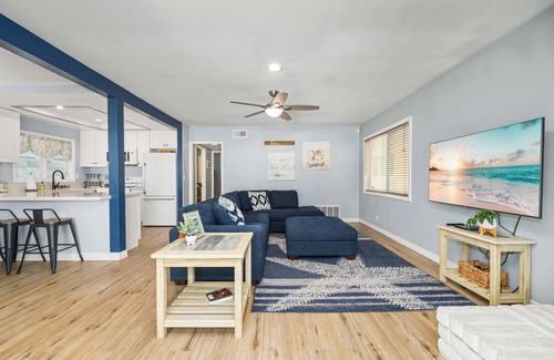 Balboa Peninsula Apartment | Balboa Hideaway w/Patio next to Pier, Fun Zone,