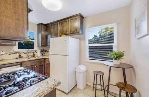 Reseda House | Balcom Breeze Escape