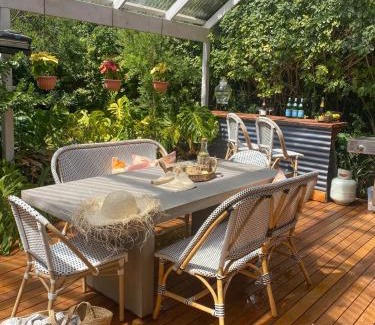 Mornington House | Balcombe Retreat, Family Escape with Sea Views