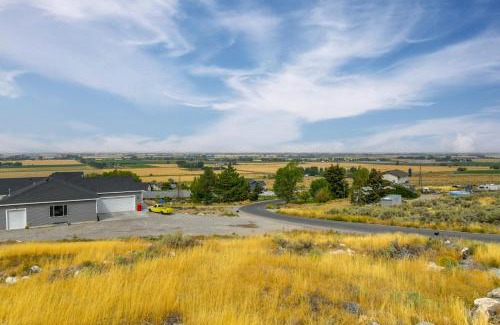 Idaho Falls Apartment | Balcony and Stunning Views Airy Apt in Idaho Falls