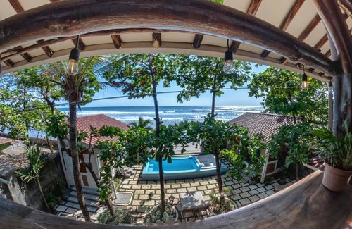 Pochomil House | Balcony Bedroom Suite w Romantic Sunsets - AC - Pool