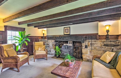 Buena Vista House | Balcony Downs Historic Home Near River Access