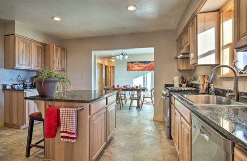 Kanab Apartment | Balcony Fire Pit Near Zion, Bryce + Grand Canyon