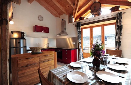 Le Bettaix Apartment | Balcony, fireplace or stove, parking, tv, 90m², Les Menuires