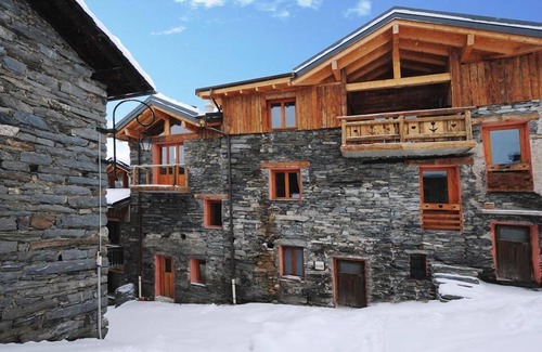 Le Bettaix Apartment | Balcony, fireplace or stove, parking, tv, 90m², Les Menuires