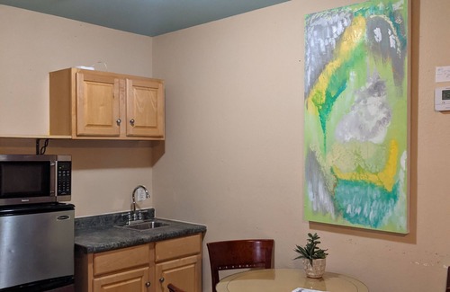 Faubourg Marigny Hotel | Balcony Guest B&B - Near French Quarter - Restaurant - Bar - Large Groups