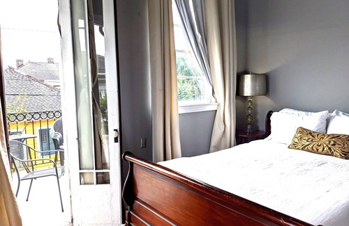 Faubourg Marigny Hotel | Balcony Guest B&B - Near French Quarter - Restaurant - Bar - Large Groups