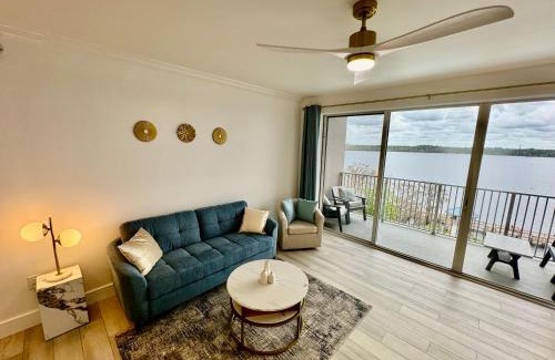 Florida Central Atlantic Coast Apartment | Balcony King Suite - Lake & Pool view