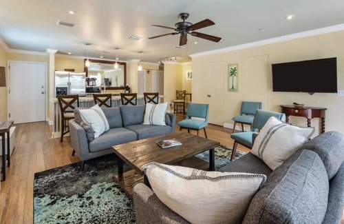 Downtown Apartment | Balcony & Near Downtown - Cloud Suite on Duval