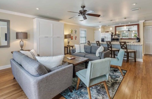 Downtown Apartment | Balcony & Near Downtown - Cloud Suite on Duval