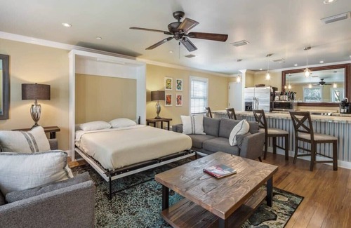 Downtown Apartment | Balcony & Near Downtown - Cloud Suite on Duval