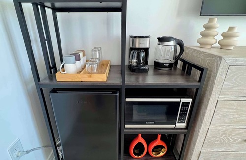 Coconut Grove Condo | Balcony Ocean View ! Pool - WiFi - Gym - Parking