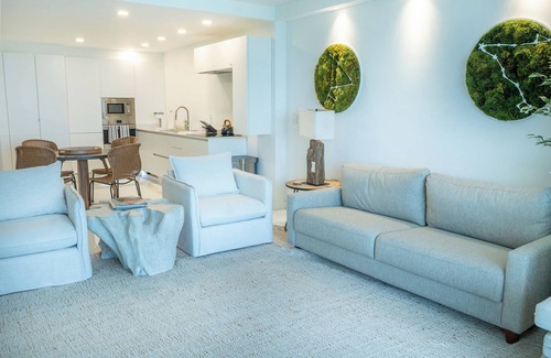 South Beach Apartment | Balcony on the Sand - Oceanfront Apartment for 4 with Resort Amenities