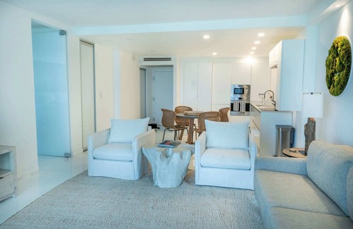 South Beach Apartment | Balcony on the Sand - Oceanfront Apartment for 4 with Resort Amenities