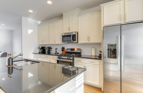 Gainesville House | Balcony & Pool Access: Modern Gainesville Home