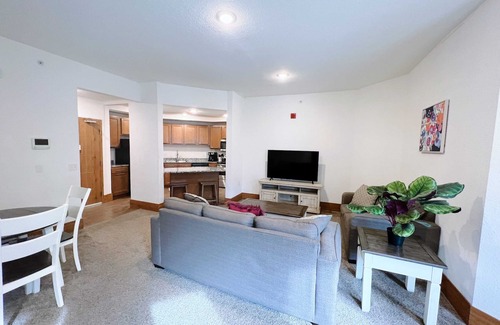 Grandville Apartment | Balcony suite with parking at The Grand Castle