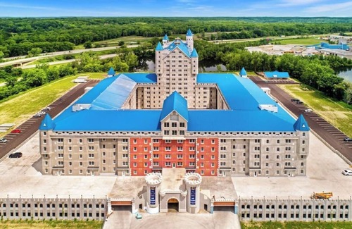 Grandville Apartment | Balcony suite with parking at The Grand Castle