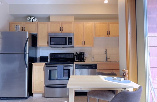 Canmore Condo | ⭐ Balcony | Top Floor | Premium Suite Mountain Retreat ⭐