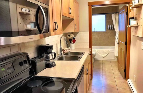 Canmore Condo | ⭐ Balcony | Top Floor | Premium Suite Mountain Retreat ⭐