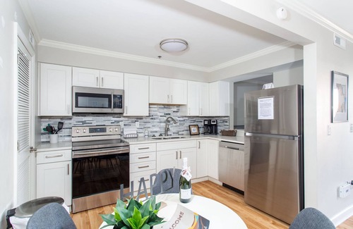 Rutledge Hill Condo | Balcony! Walk 2 Honkytonks|Free Parking