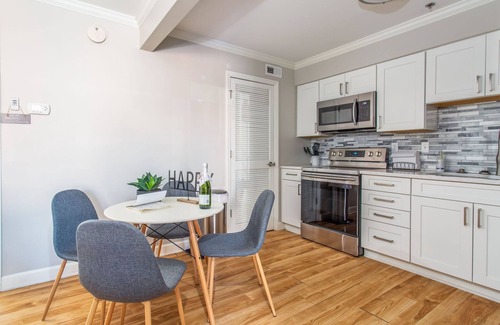 Rutledge Hill Condo | Balcony! Walk 2 Honkytonks|Free Parking