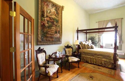 Merrickville Hotel | Baldachin Inn