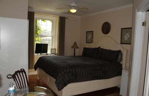 Merrickville Hotel | Baldachin Inn
