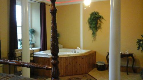 Merrickville Hotel | Baldachin Inn