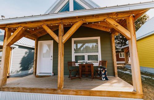 Nordegg House | Baldy- Modern Tiny Home In Historic Nordegg