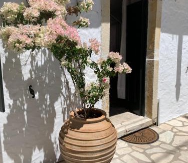 Lakka House | Balela's